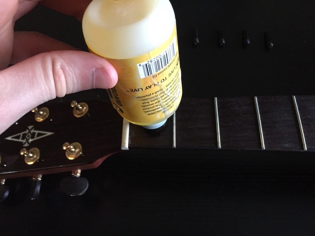 Stringing a Guitar Complete HowTo Guide (Acoustic Edition)