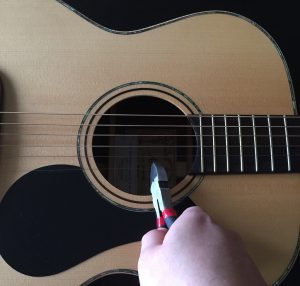 Stringing a Guitar: Complete How-To Guide (Acoustic Edition)