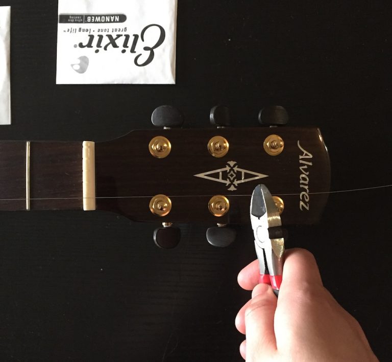 Stringing a Guitar Complete HowTo Guide (Acoustic Edition)
