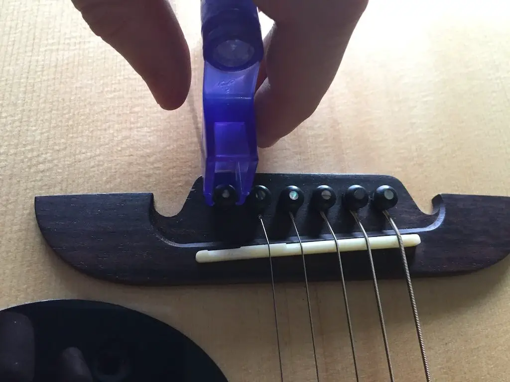 string winder removing peg